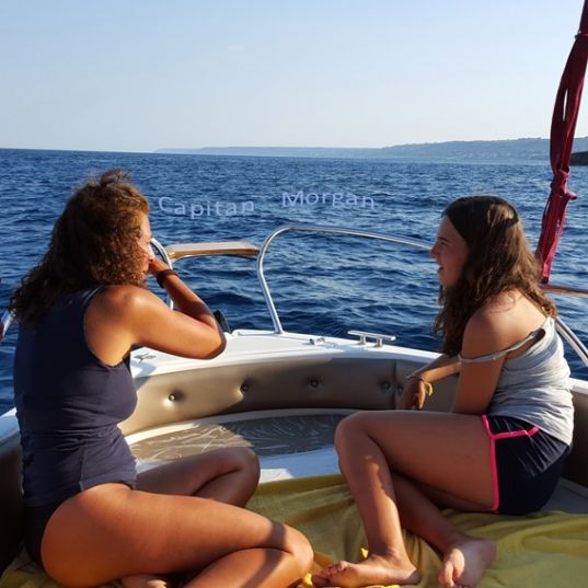 Escursione in barca Castro