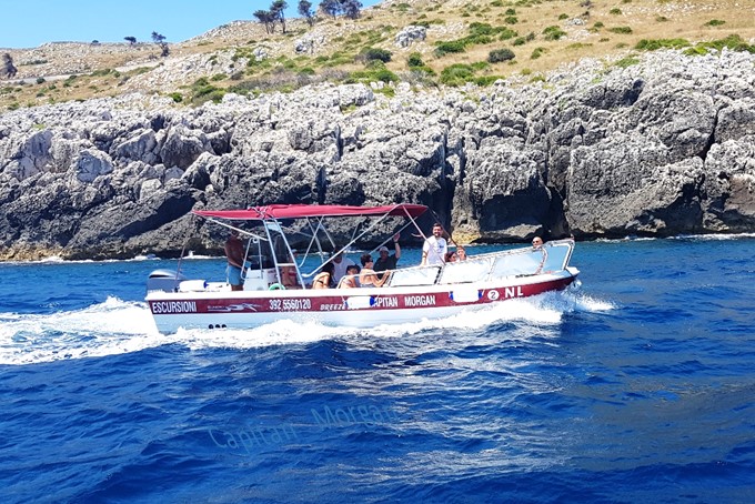 In barca da Castro a Porto Badisco passando dalla Zinzulusa 3h